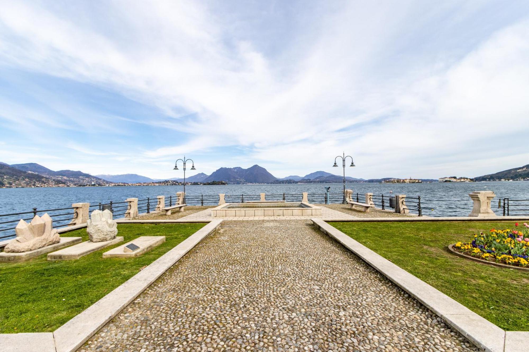 Golden Lake - Luxury Apartment ☆☆☆☆☆ - 100M From The Lake Baveno Zewnętrze zdjęcie