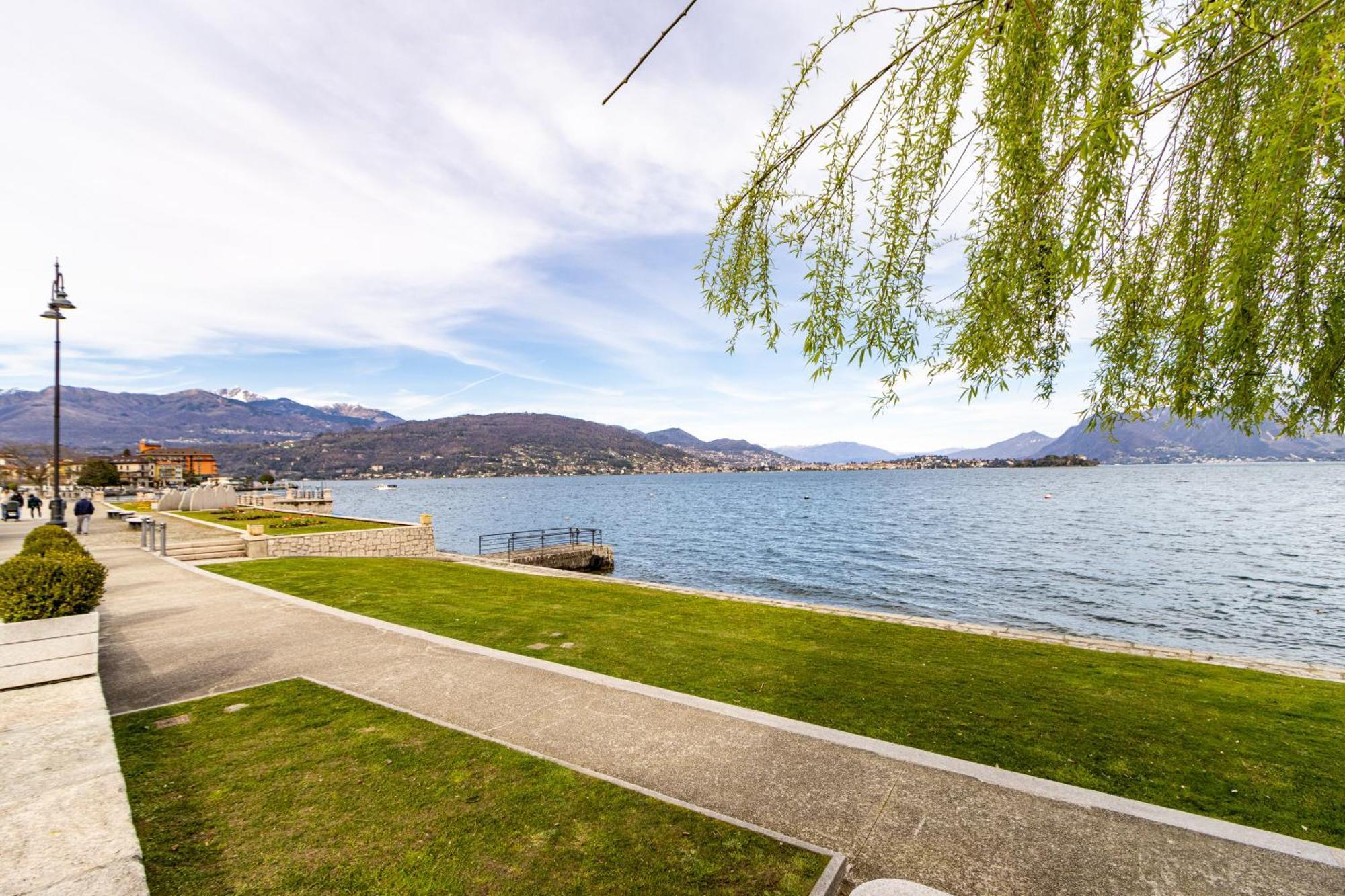 Golden Lake - Luxury Apartment ☆☆☆☆☆ - 100M From The Lake Baveno Zewnętrze zdjęcie